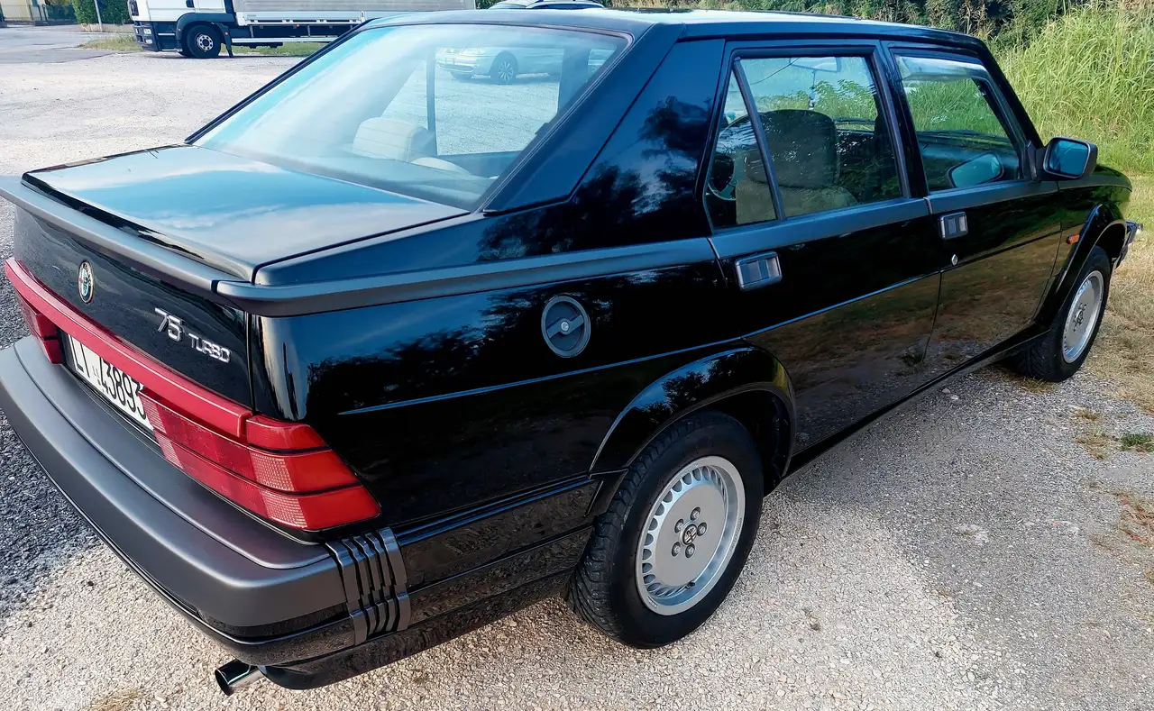 Alfa Romeo 75 1.8t America, foto 4