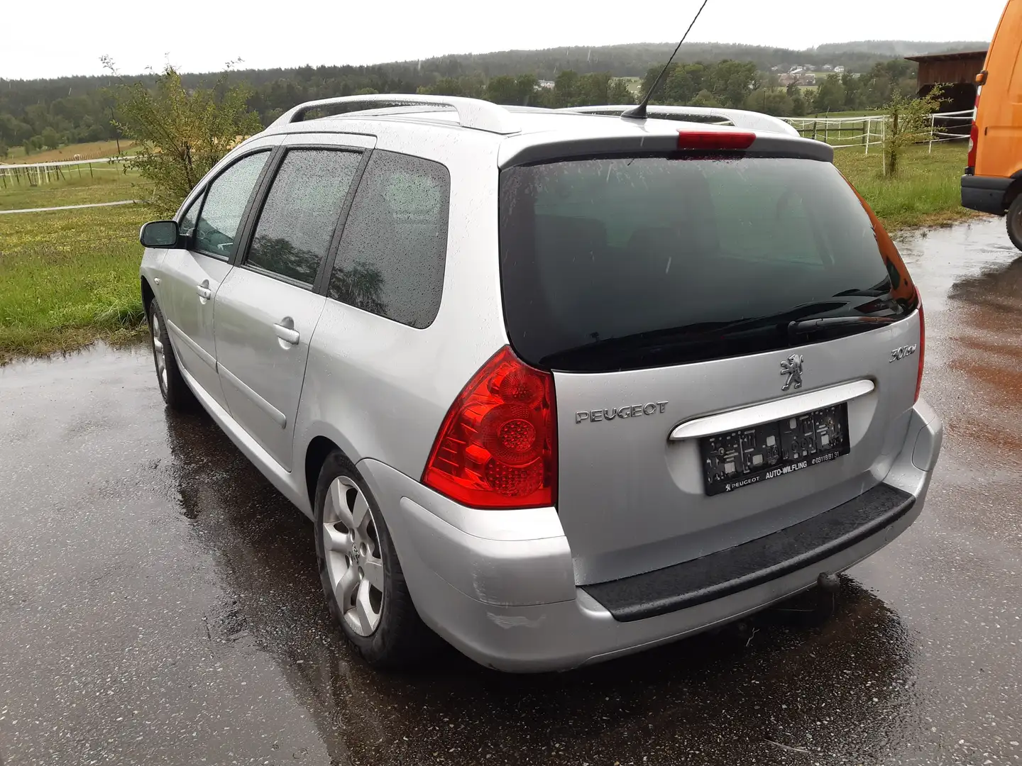 Peugeot 307 SW Active 1,6 HDi 110 (FAP) *Unfall* Silber - 2