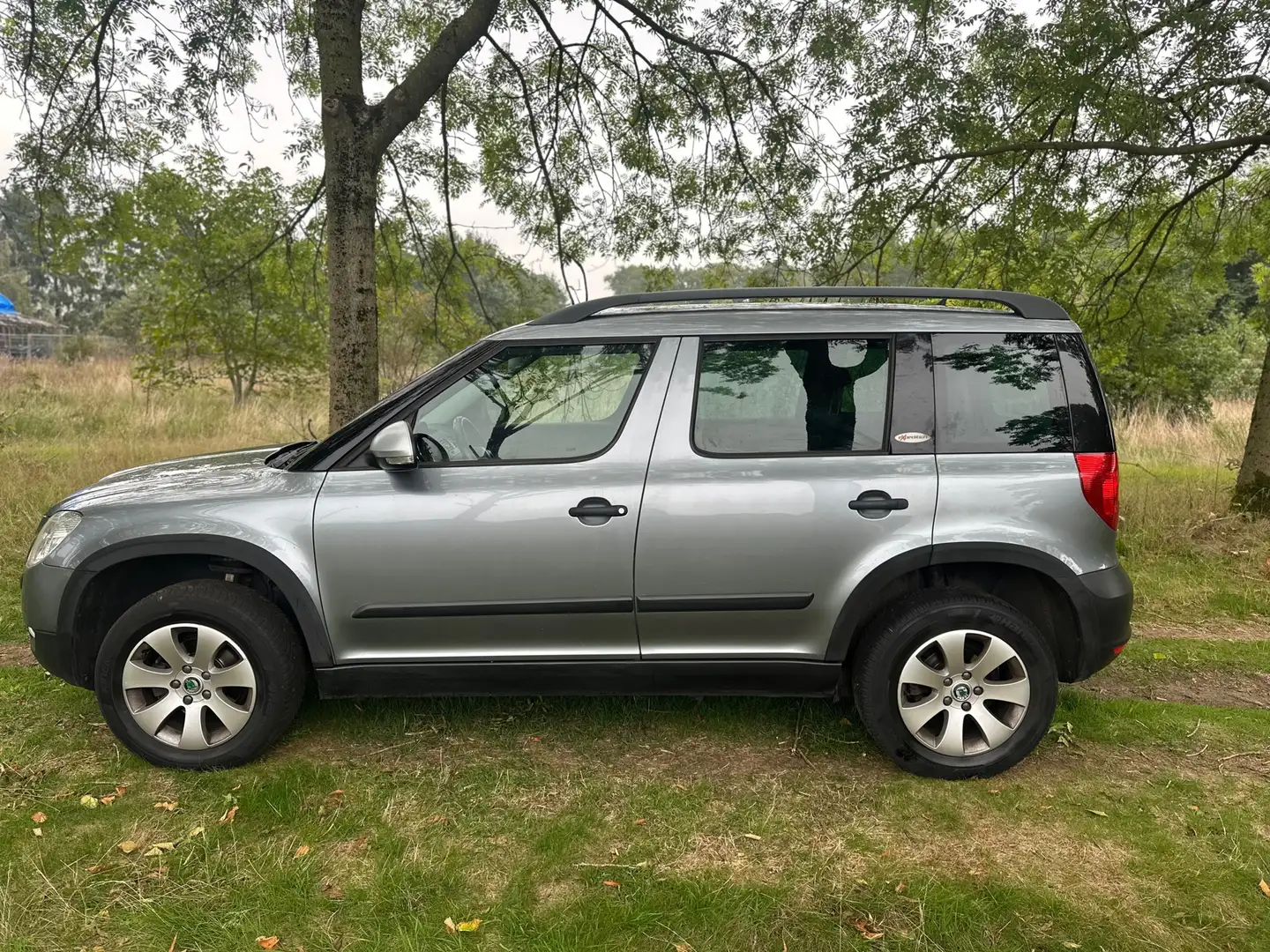 Skoda Yeti 1.2 TSI Expedition Nieuwe APK bij aflevering Gris - 2
