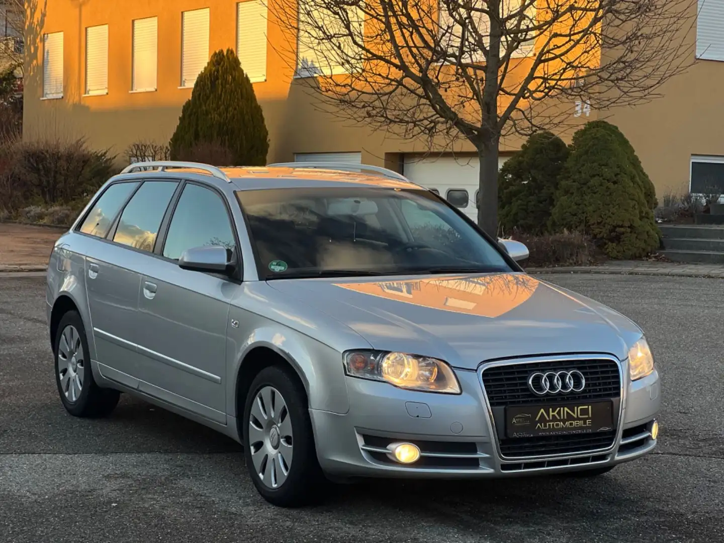 Audi A4 Avant 2.0 TDI *AUTOMATIK*SHZ*KOMBI*TEMPOMAT Silber - 1