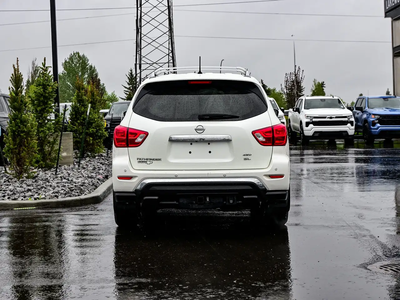 Nissan Pathfinder снимка Nissan Pathfinder