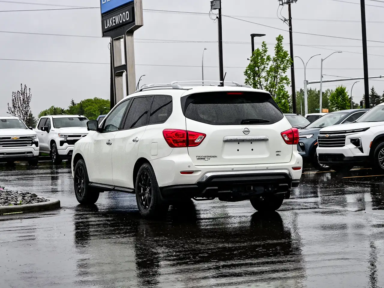 Nissan Pathfinder снимка Nissan Pathfinder