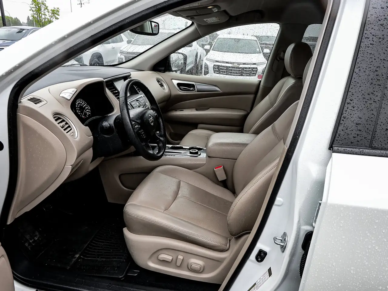 Nissan Pathfinder снимка Nissan Pathfinder