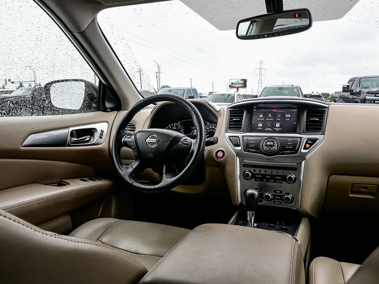 Nissan Pathfinder снимка Nissan Pathfinder