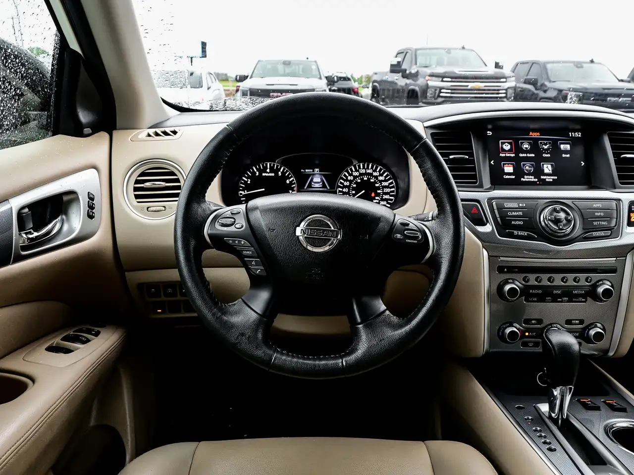 Nissan Pathfinder снимка Nissan Pathfinder