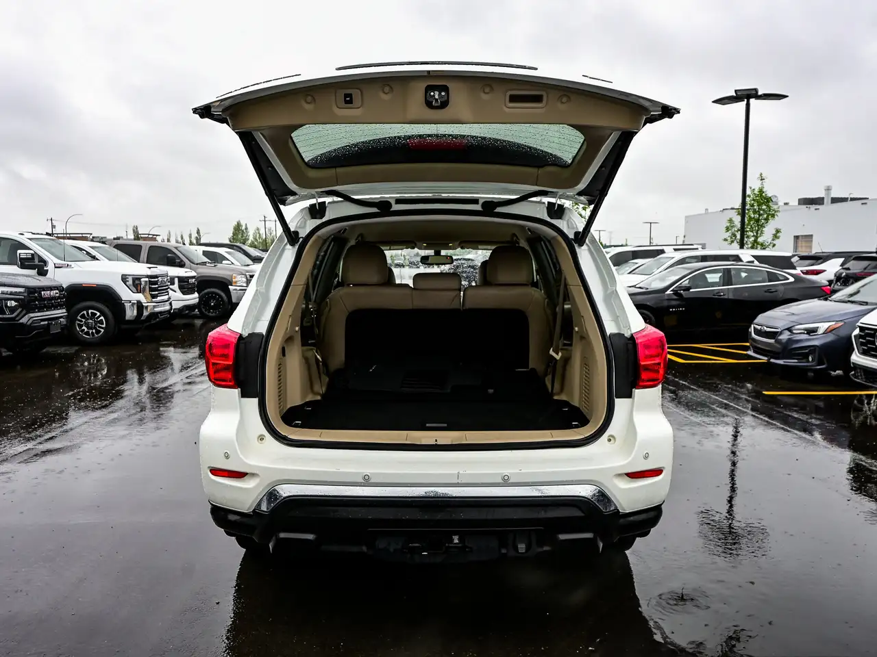 Nissan Pathfinder снимка Nissan Pathfinder