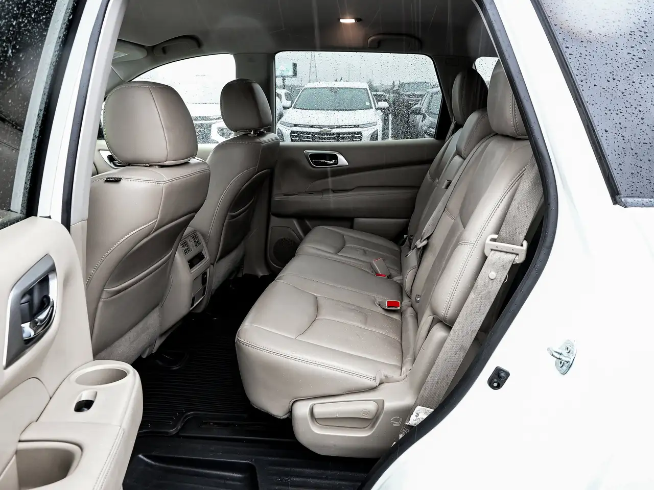 Nissan Pathfinder снимка Nissan Pathfinder