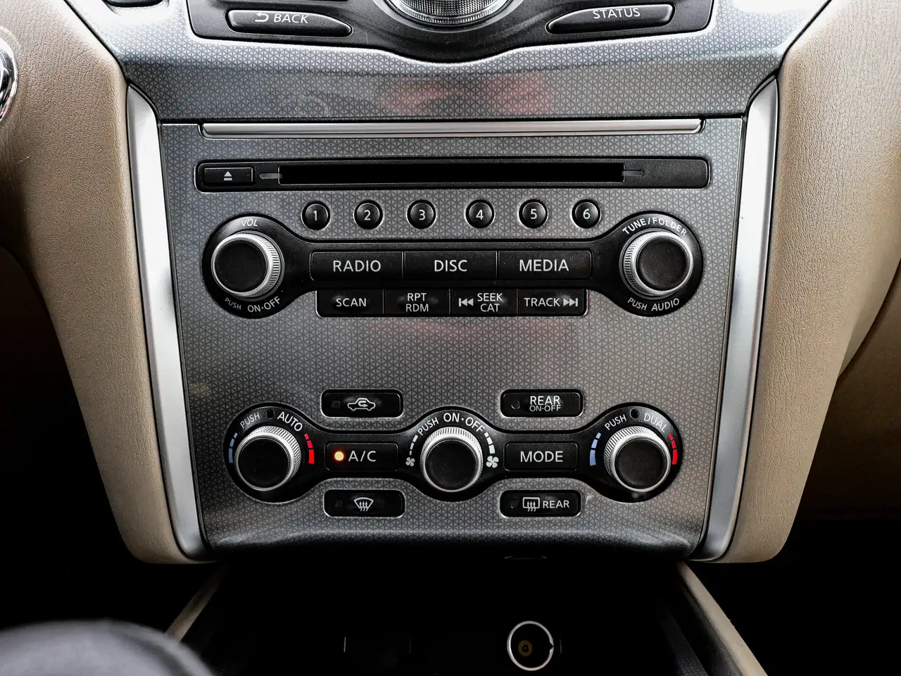 Nissan Pathfinder снимка Nissan Pathfinder
