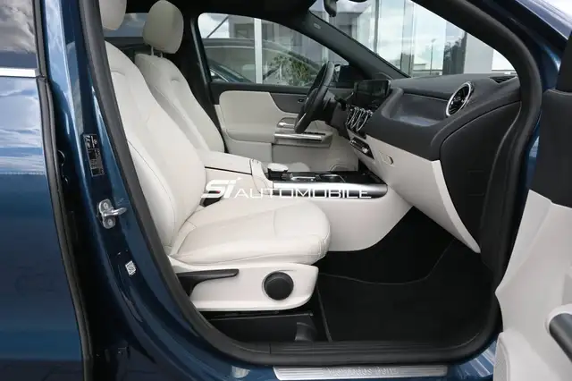Mercedes-Benz Gla view 12