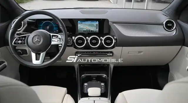 Mercedes-Benz Gla view 11