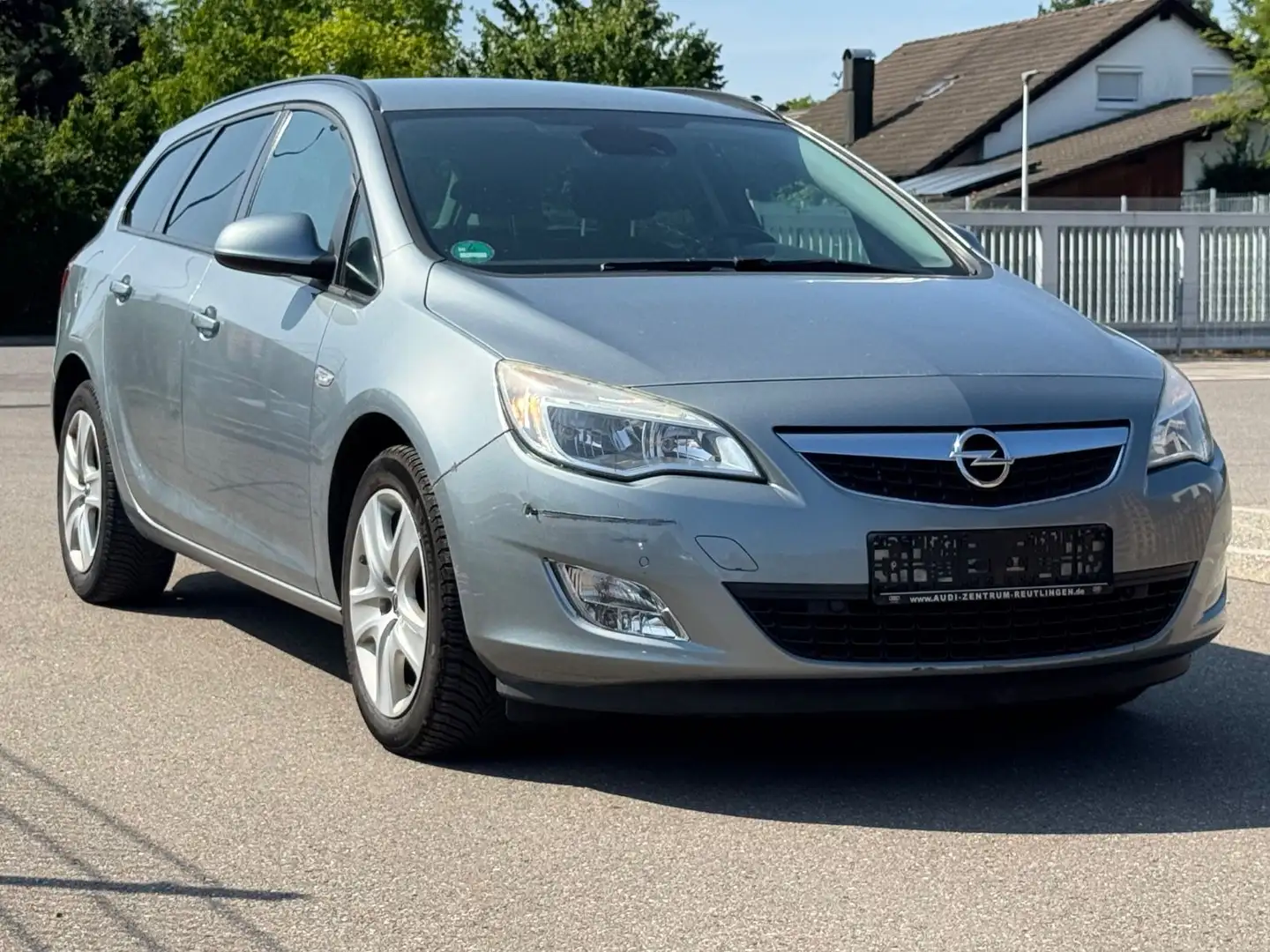 Opel Astra J Sports Tourer Design Edition Silber - 1