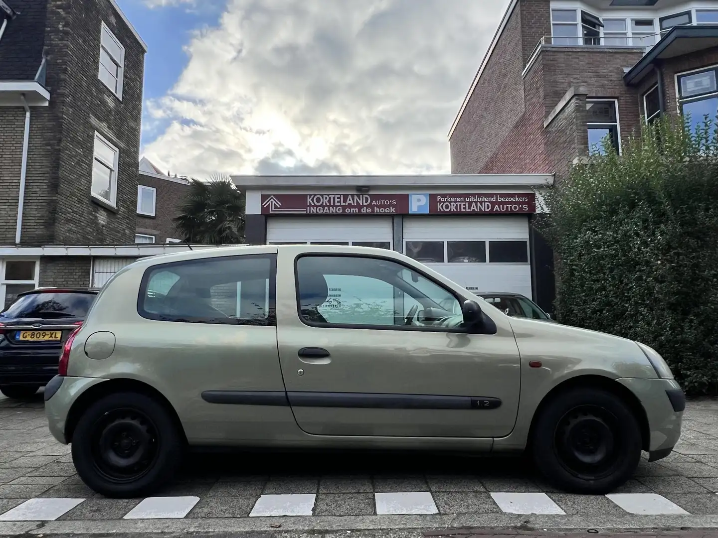 Renault Clio 1.2 Expression Brun - 2