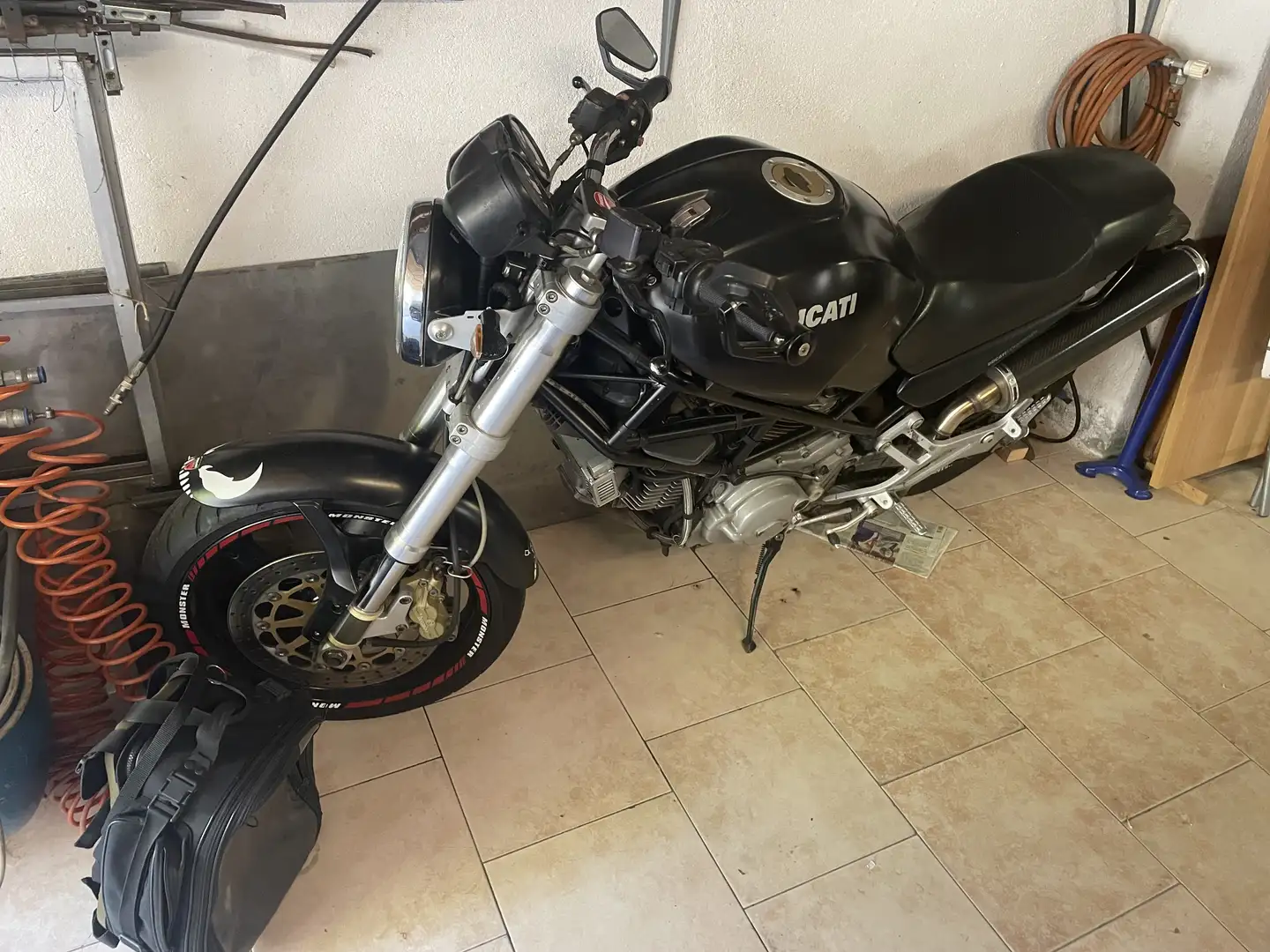 Ducati Monster 600 dark - 1