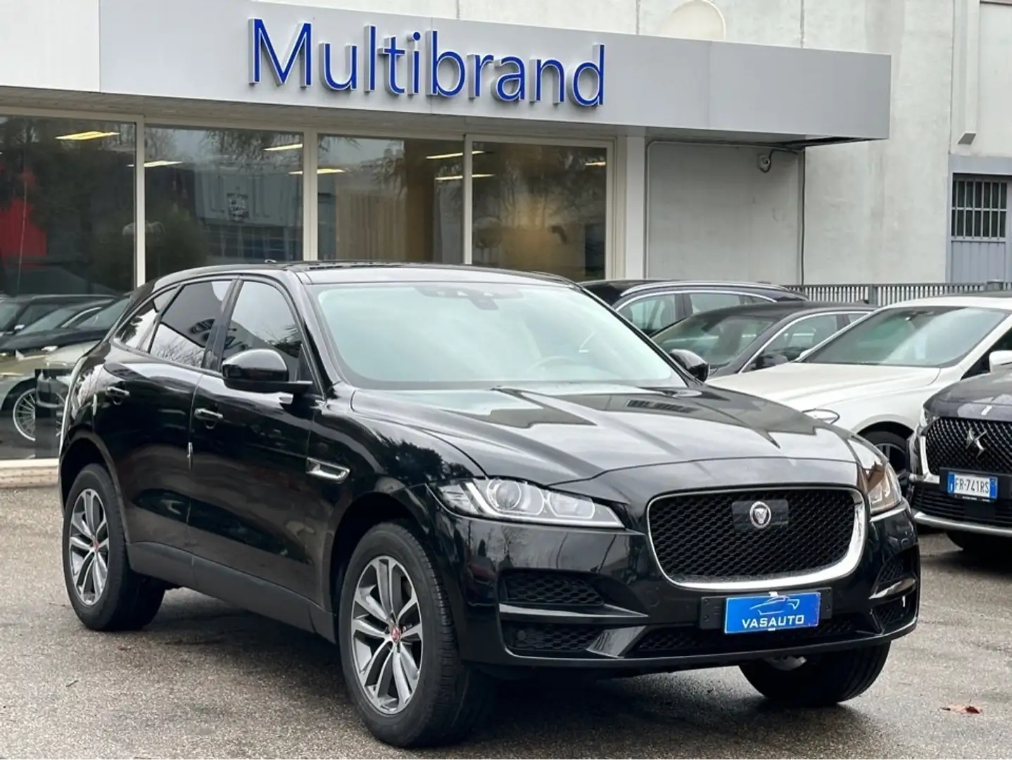 Jaguar F-Pace 3.0 D V6 300 CV AWD aut. First Edition Nero - 1