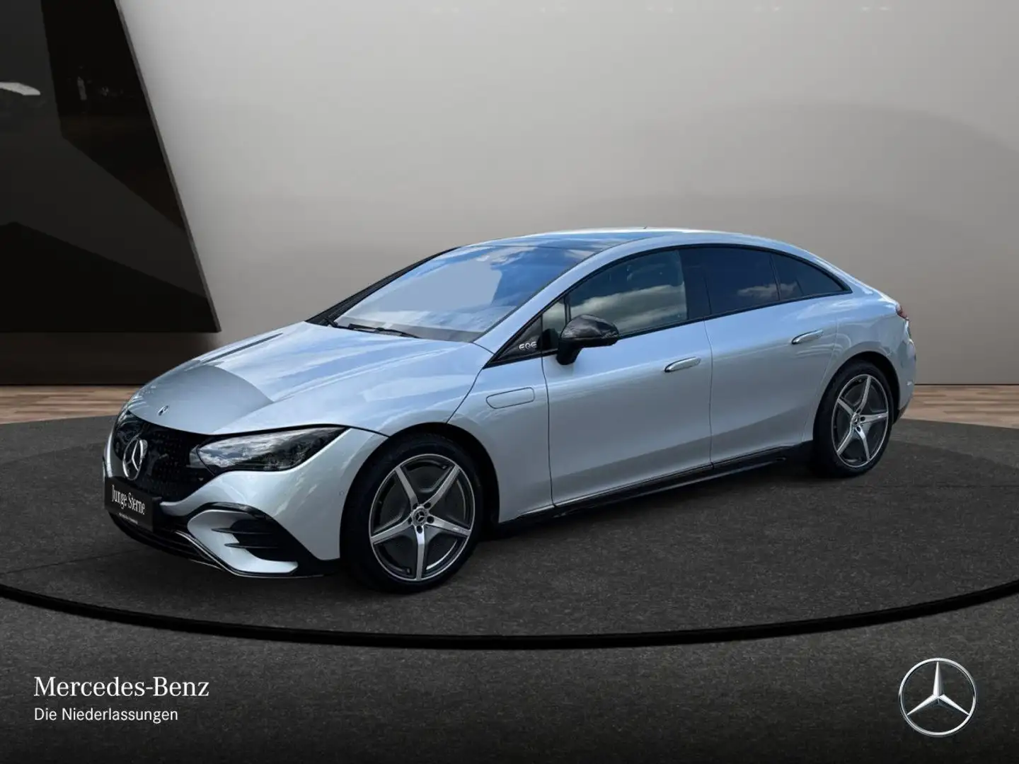 Mercedes-Benz EQE 500 4MATIC AMG Fahrass Pano Burmester Distr. Plateado - 2