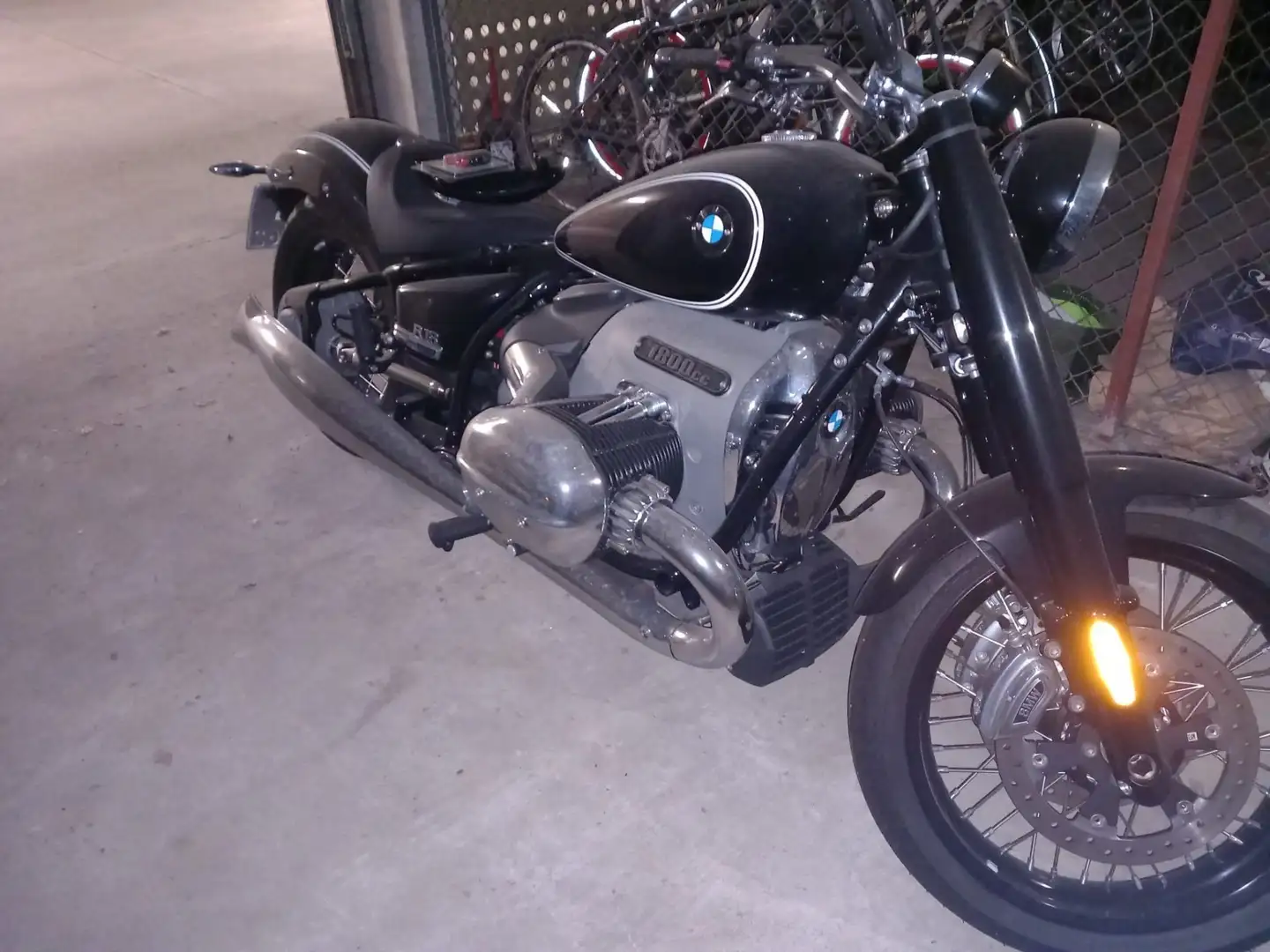 BMW R 18 Fekete - 1