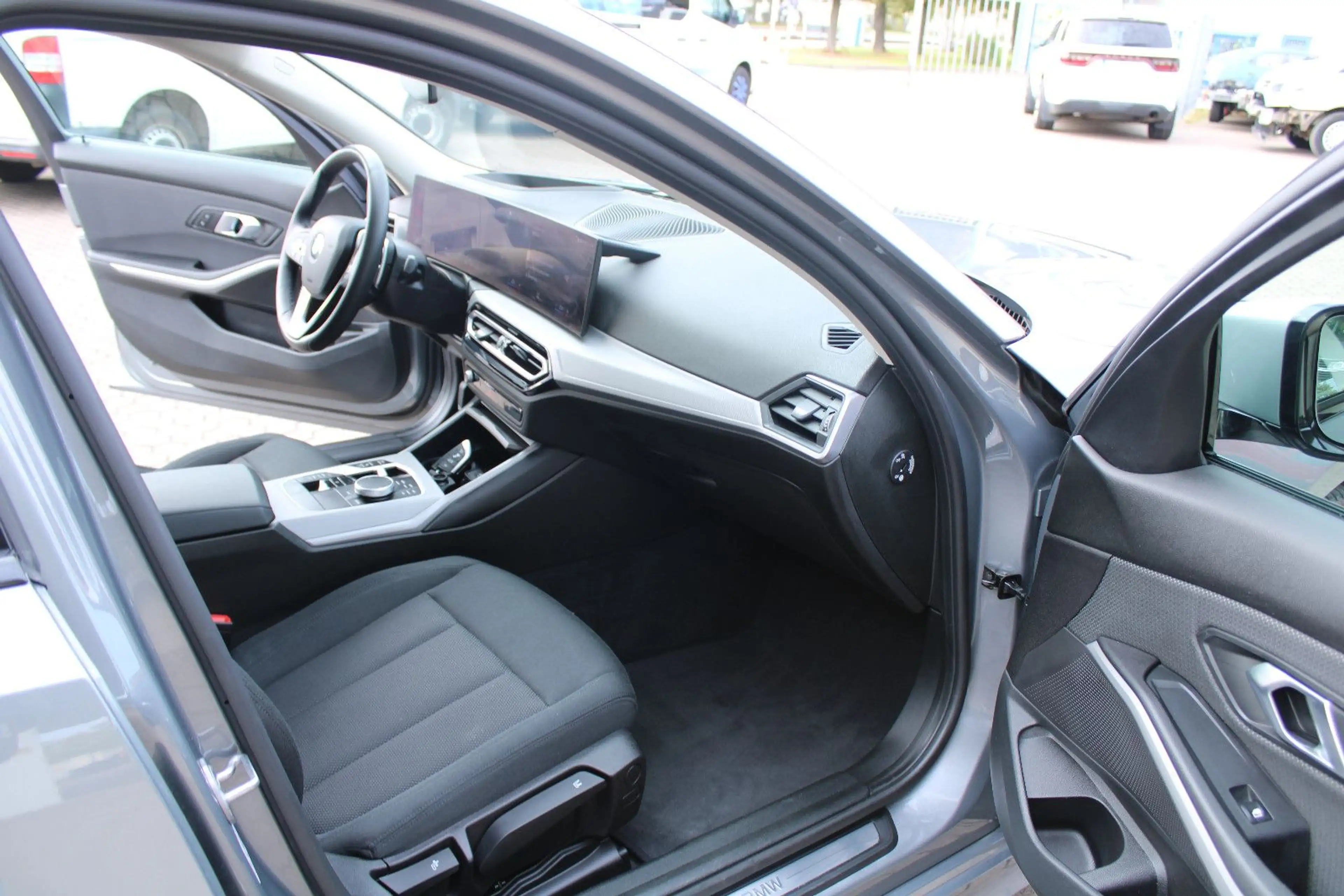 BMW 318 i Limousine,LED,Head-up,Kamera,App — photo 9