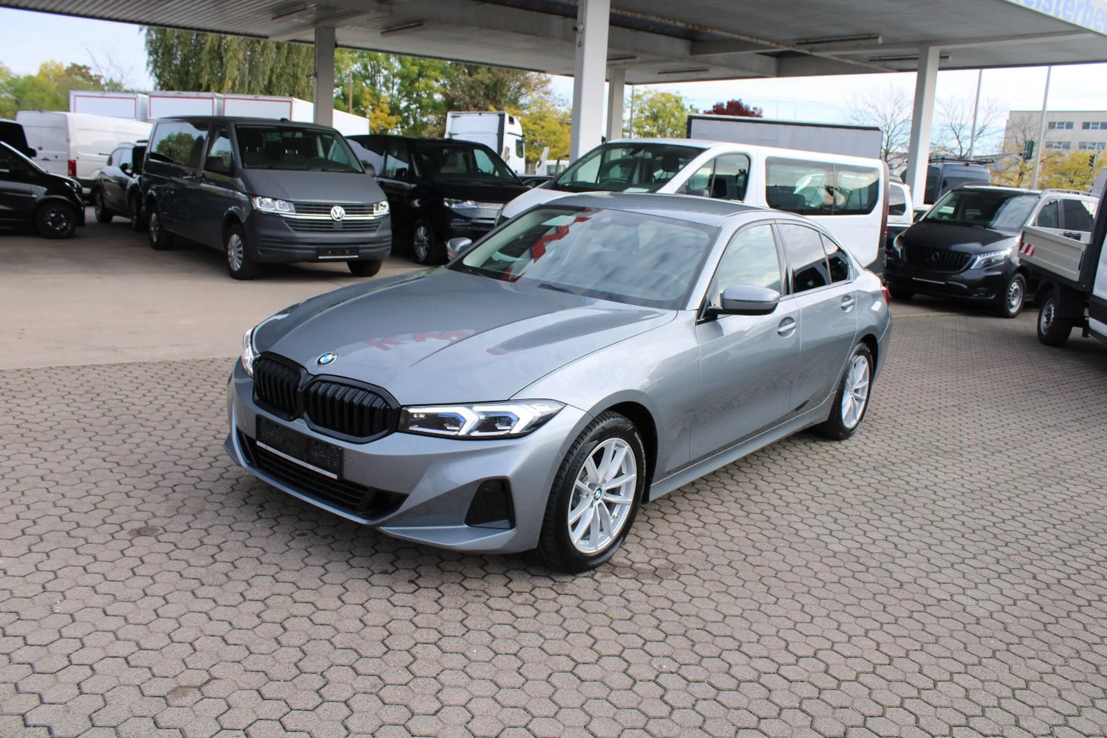 BMW 318 i Limousine,LED,Head-up,Kamera,App — photo 2
