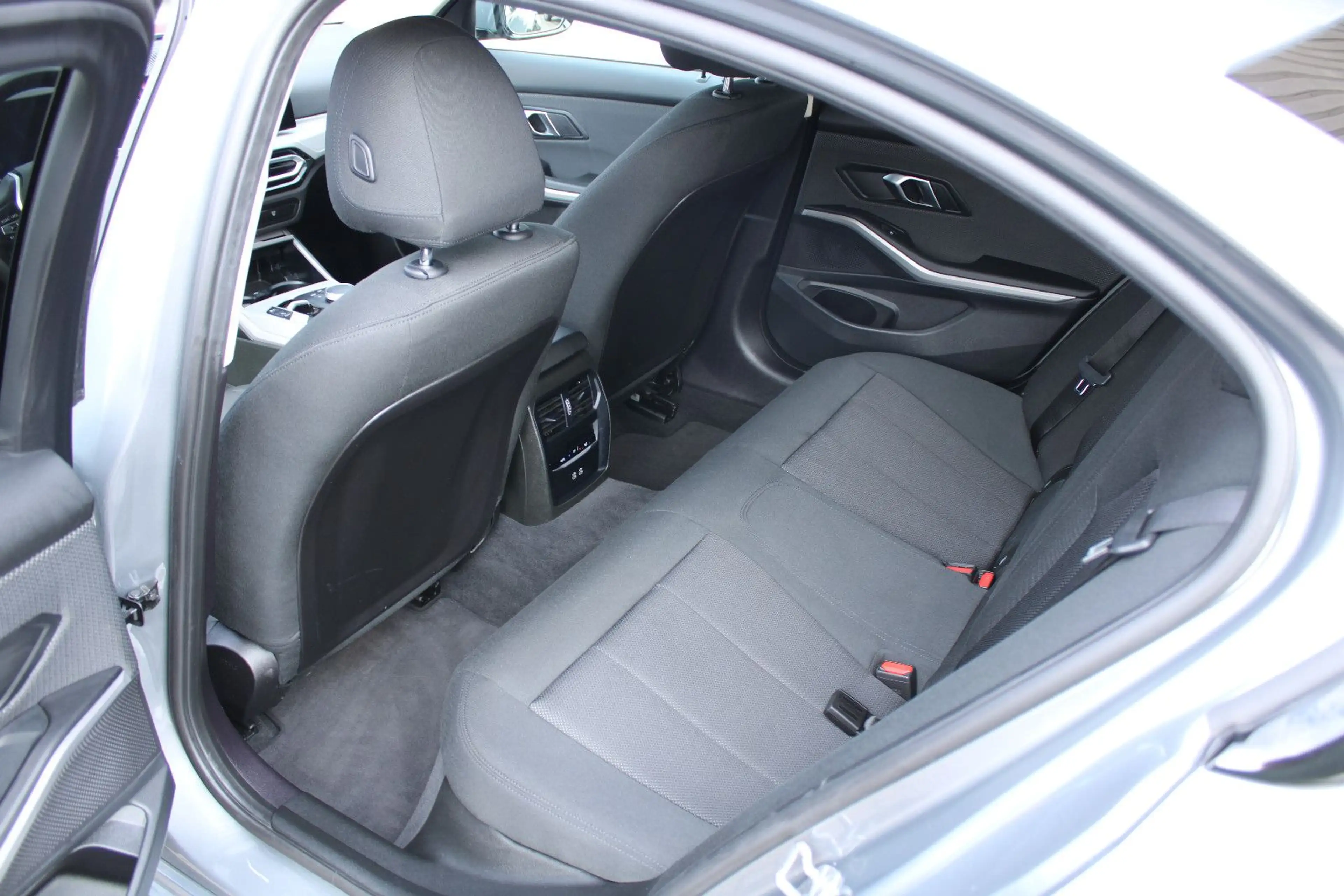 BMW 318 i Limousine,LED,Head-up,Kamera,App — photo 10