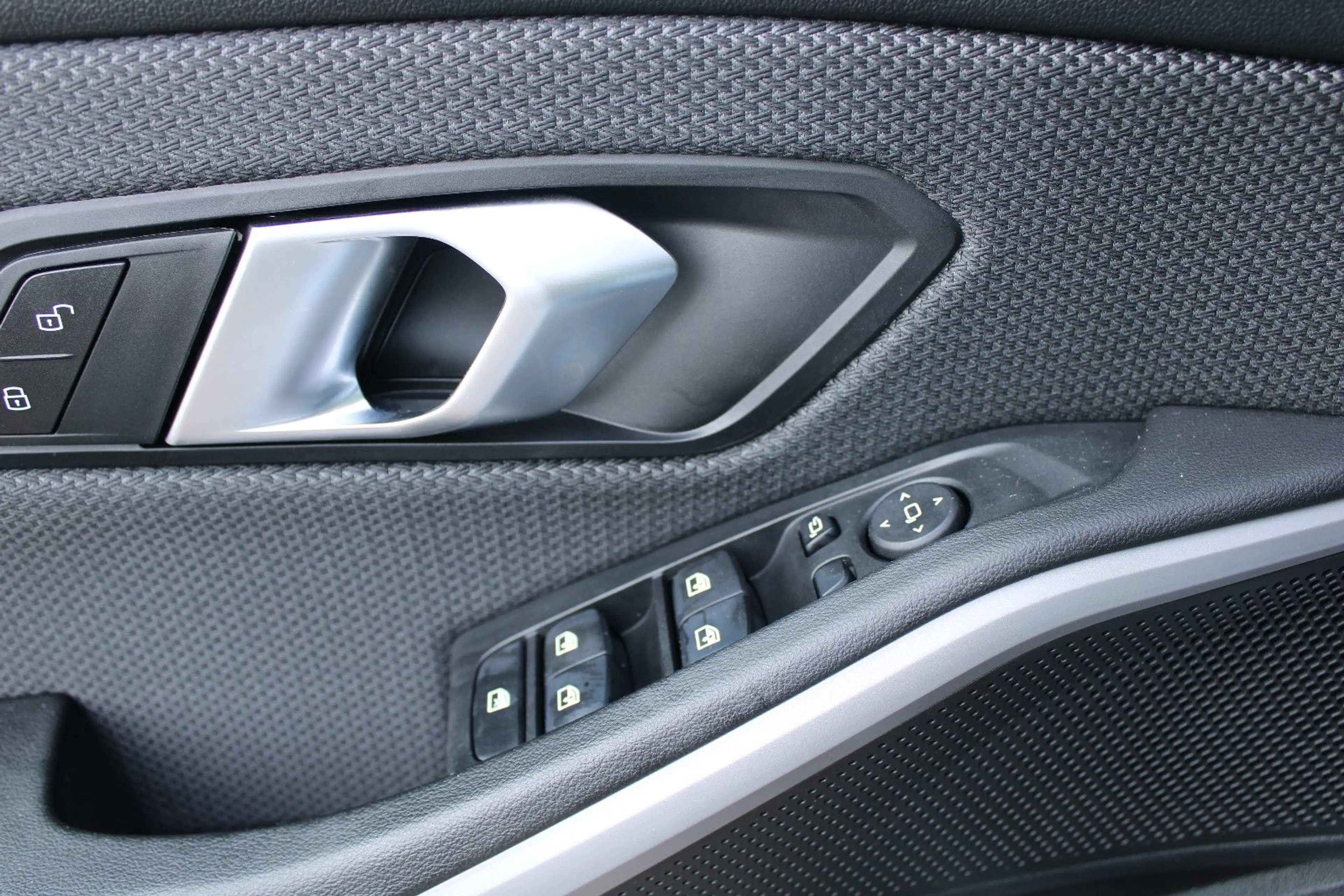 BMW 318 i Limousine,LED,Head-up,Kamera,App — photo 25