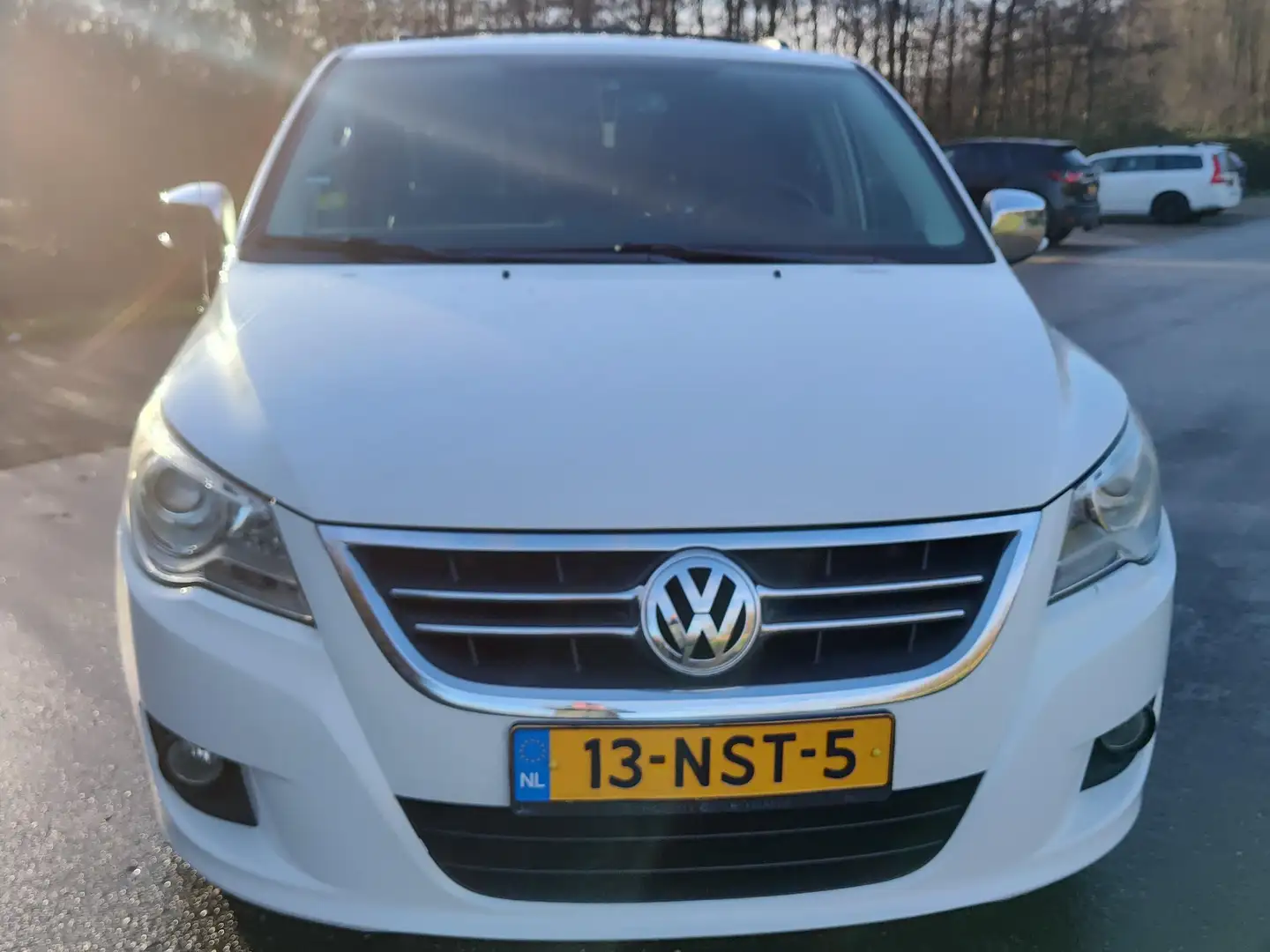 Volkswagen Routan 4.0 V6 SEL Weiß - 2