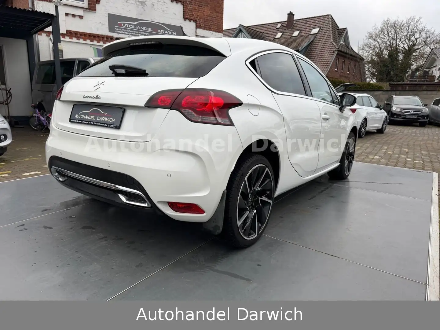 Citroen DS4 SoChic 1.6 HDI Pann/LED S.Heft Top Weiß - 2