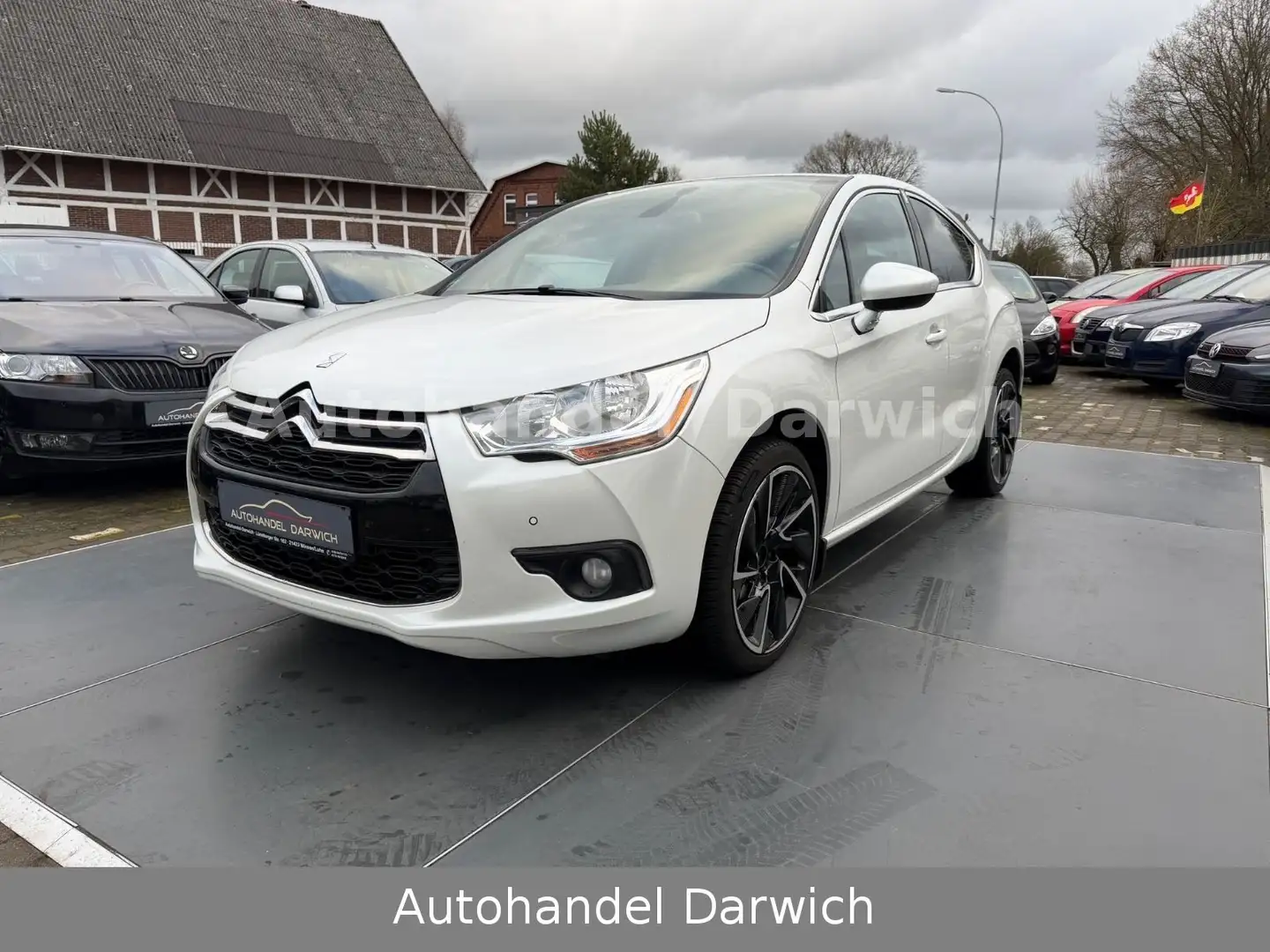 Citroen DS4 SoChic 1.6 HDI Pann/LED S.Heft Top Weiß - 1