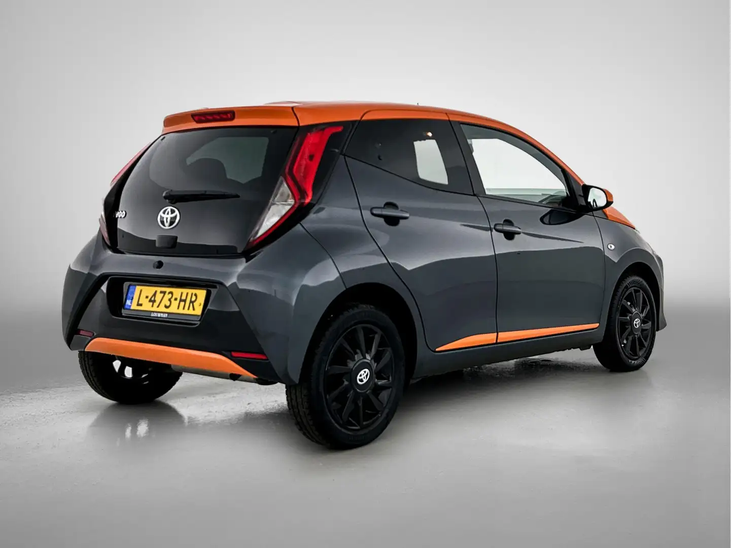 Toyota Aygo 1.0 VVT-i x-JBL | 1e Eigenaar | BTW | Dealer Onder Grijs - 2