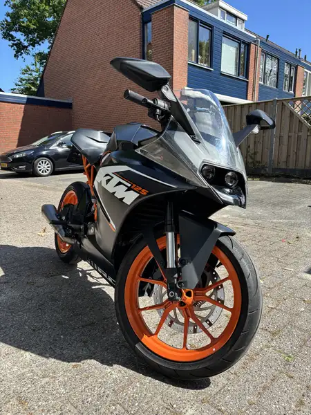KTM RC 125 - foto 7