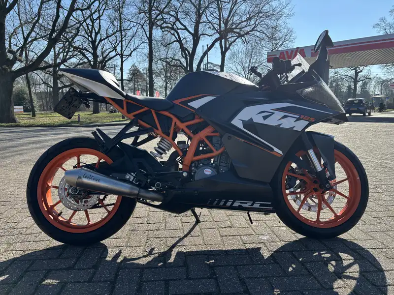 KTM RC 125 - foto 2