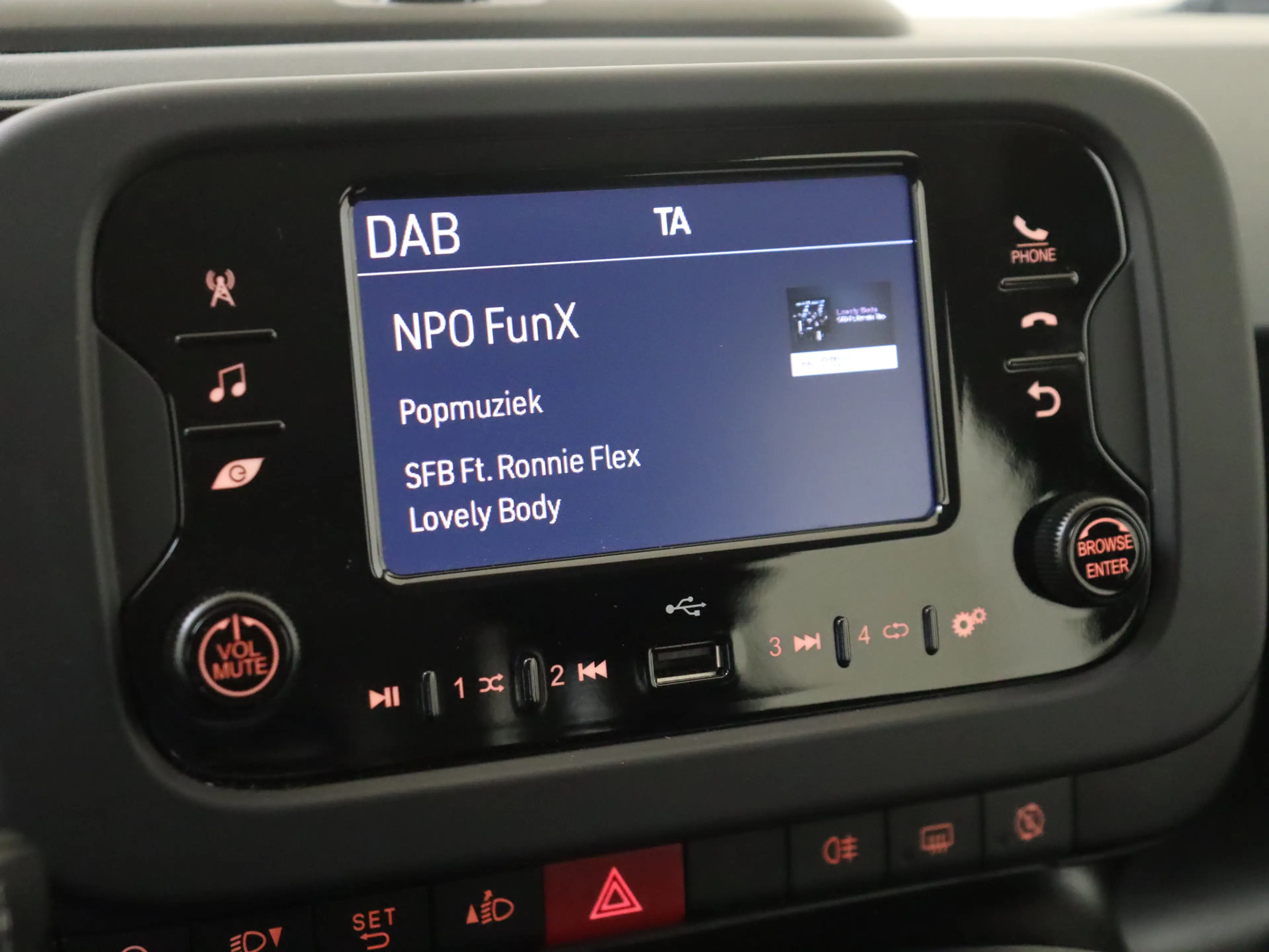 Fiat Panda 1.0 Hybrid Urban Hybrid l Airco l Bluetooth — photo 14