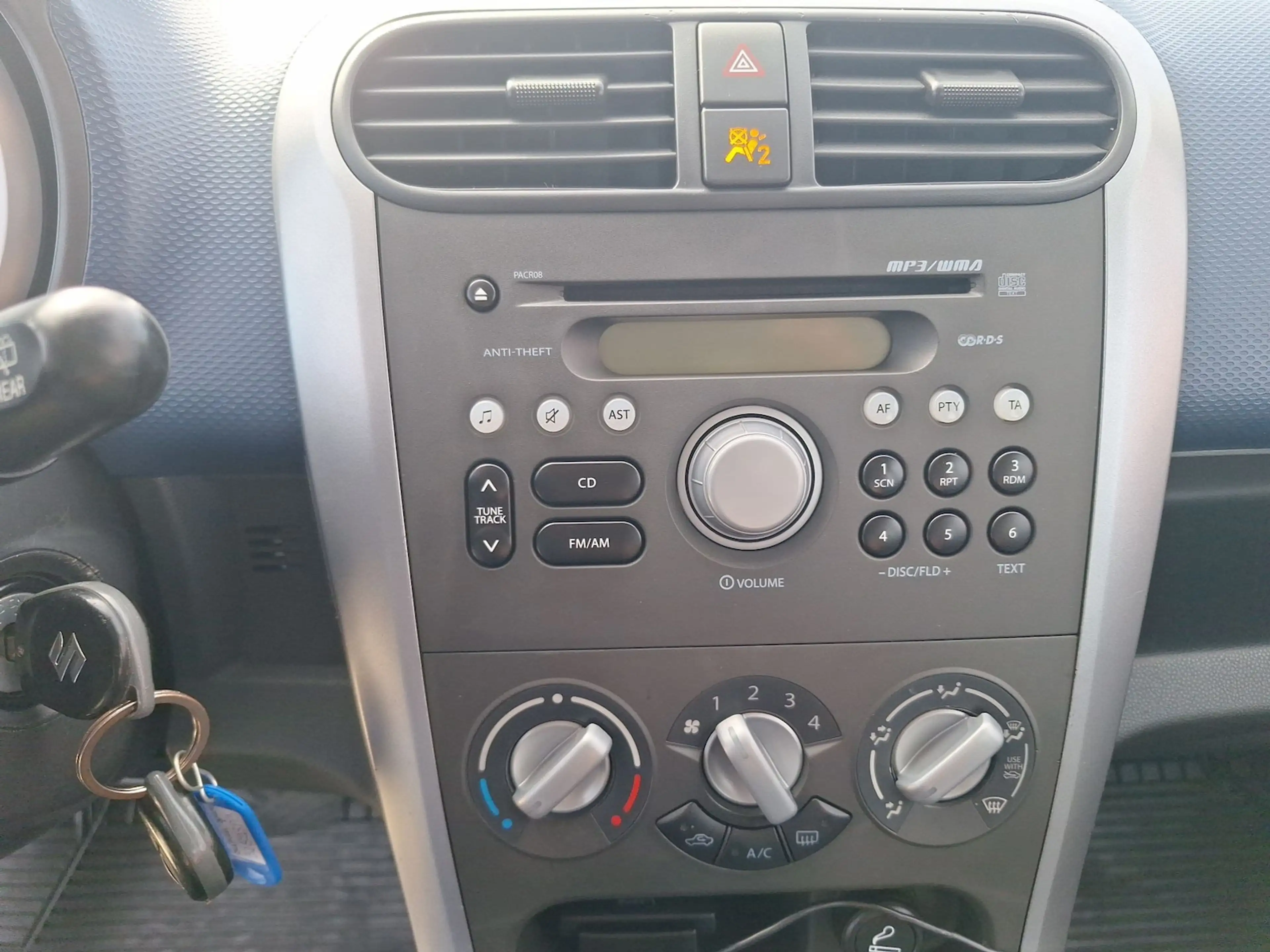 Suzuki Splash Club SHZ*Alu*Klima*1. Hd*TÜV+Service neu — photo 9