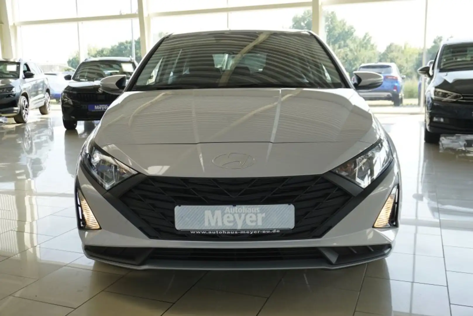 Hyundai i20 1,2 79PS Navi/Winterp/Kamera/Temp/Pdc    ** Grau - 2