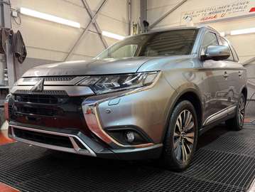 Outlander 2.0 4WD CVT INSTYLE