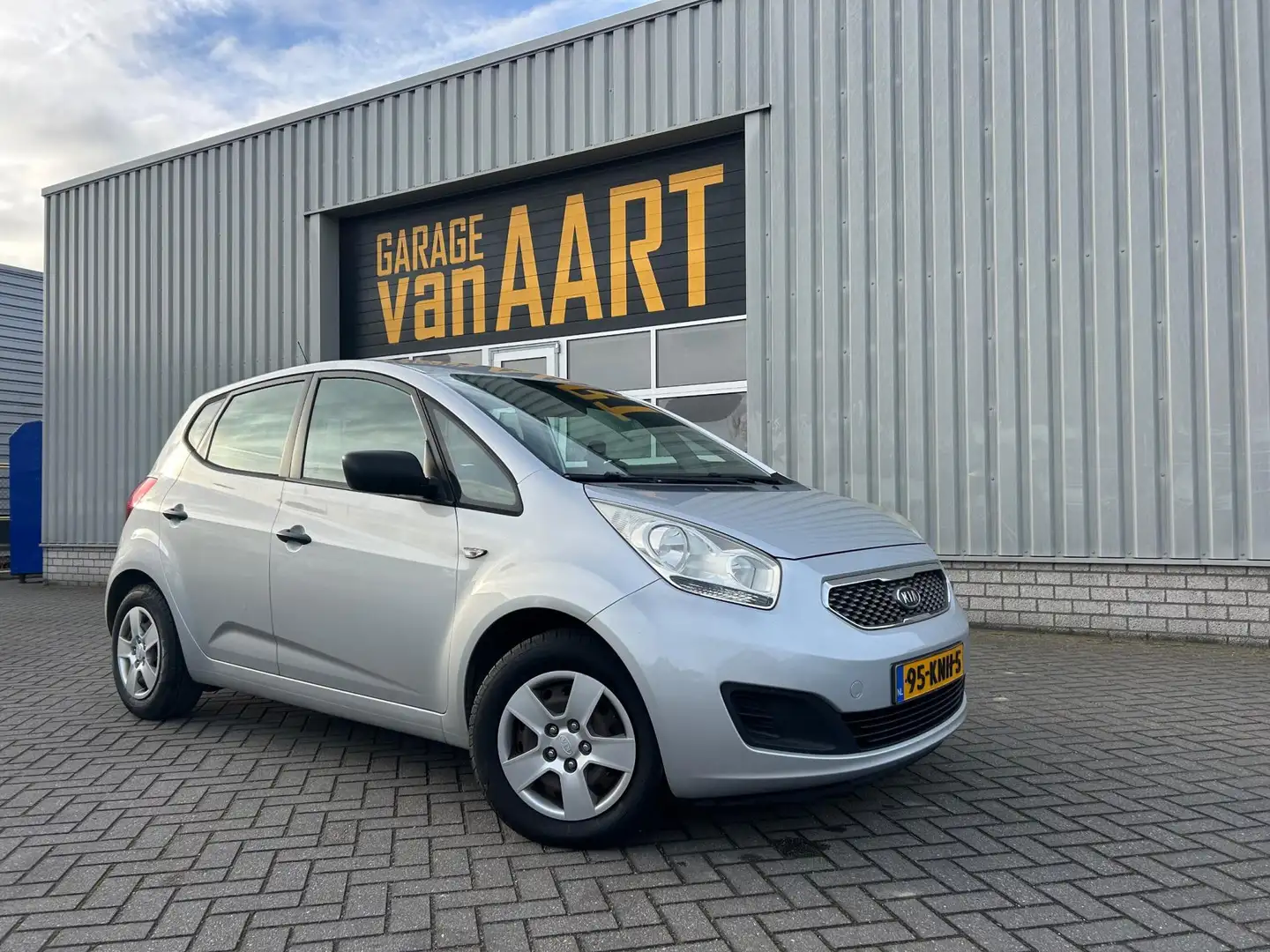 Kia Venga 1.4 CVVT X-tra | AIRCO | Grau - 1
