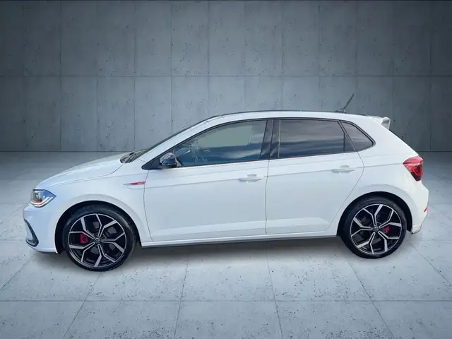 Volkswagen Polo view 2