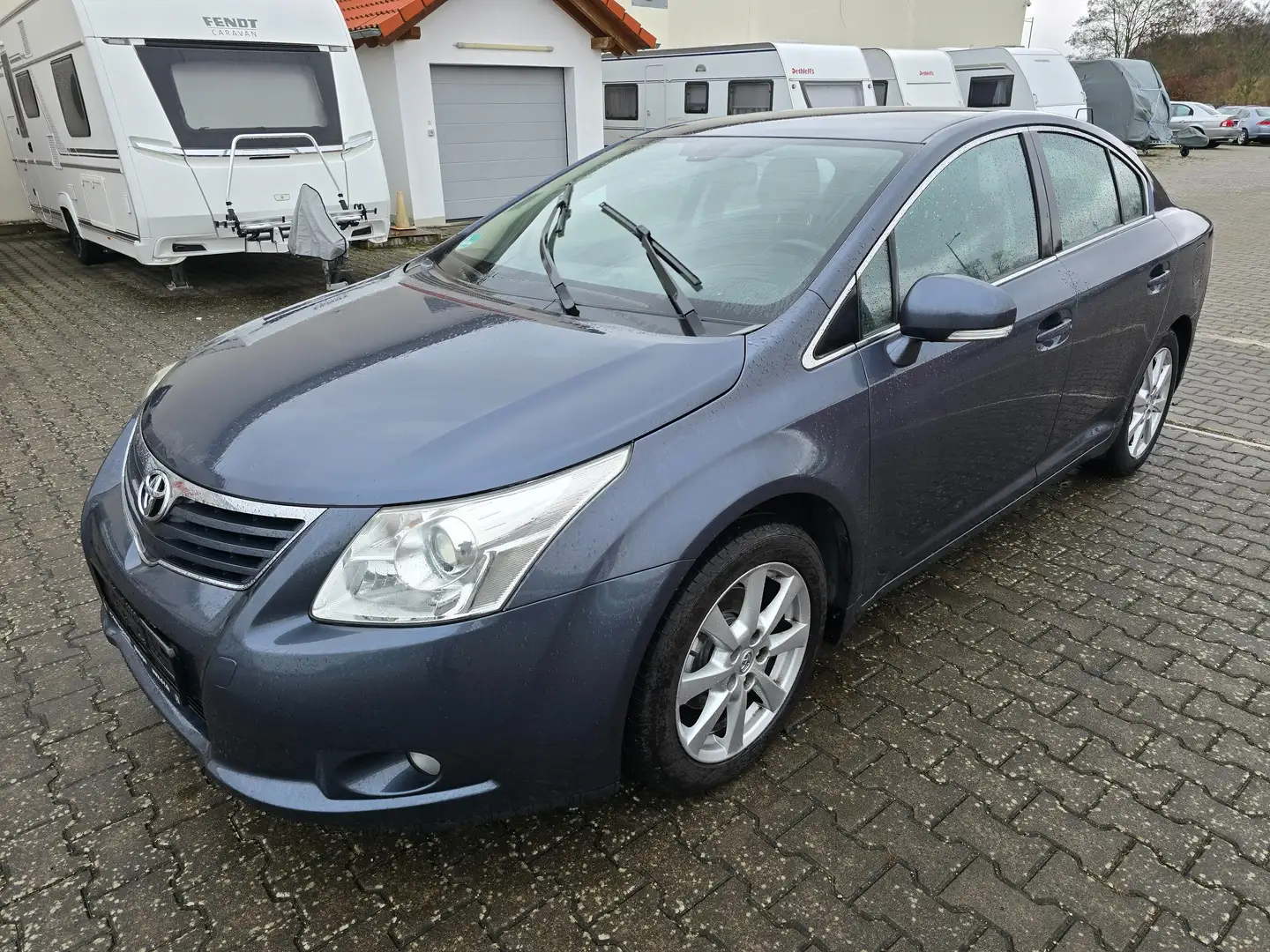 Toyota Avensis Executive Grau - 1