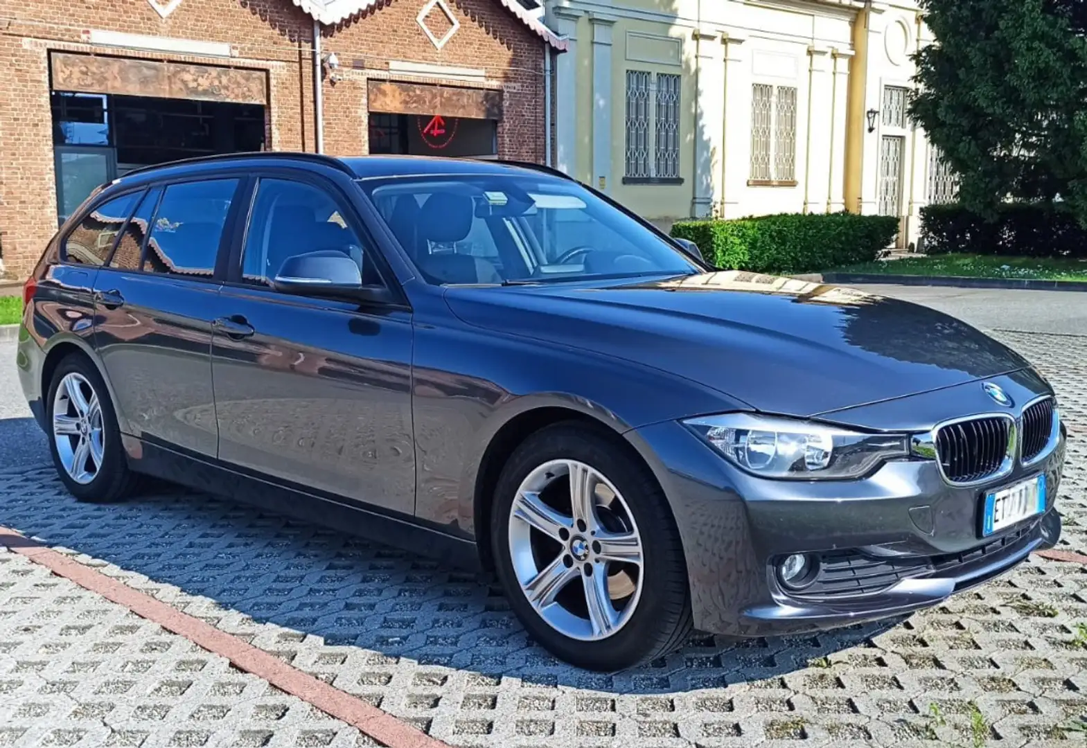 BMW 320 320d Touring - F31 Efficient Dynamic Grigio - 1