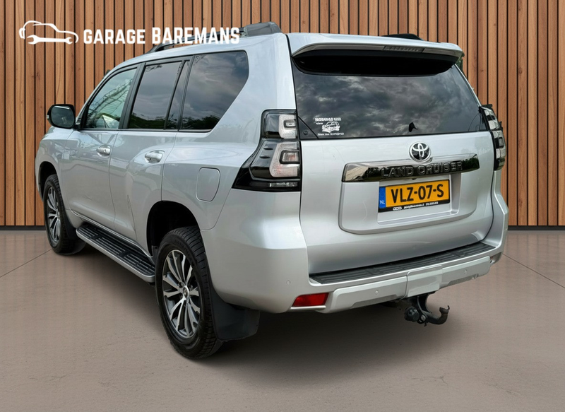 Toyota Land Cruiser 150 2.8 D-4D-F Executive Blind Van — photo 3
