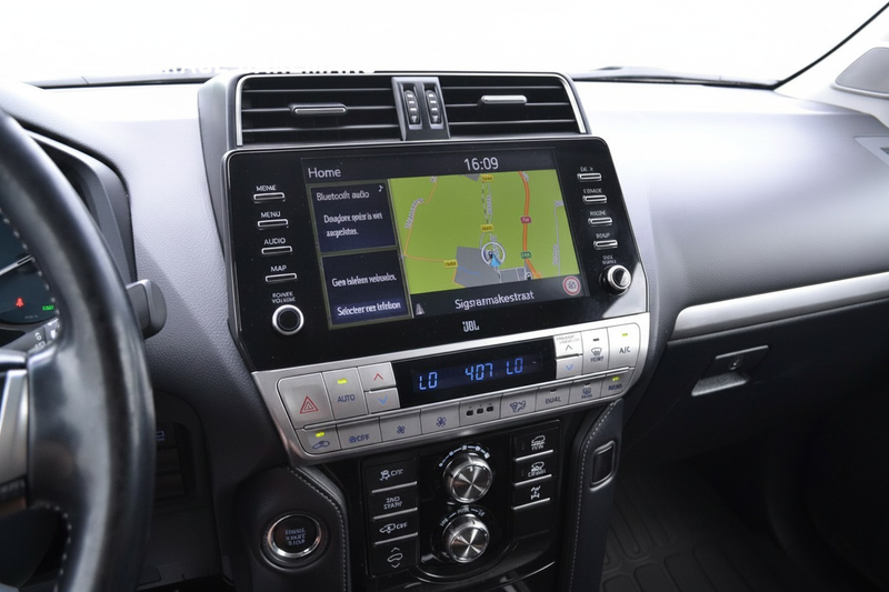 Toyota Land Cruiser 150 2.8 D-4D-F Executive Blind Van — photo 14