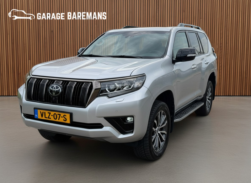 Toyota Land Cruiser 150 2.8 D-4D-F Executive Blind Van