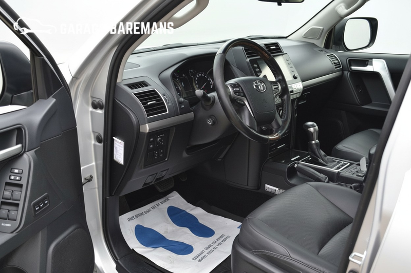 Toyota Land Cruiser 150 2.8 D-4D-F Executive Blind Van — photo 10