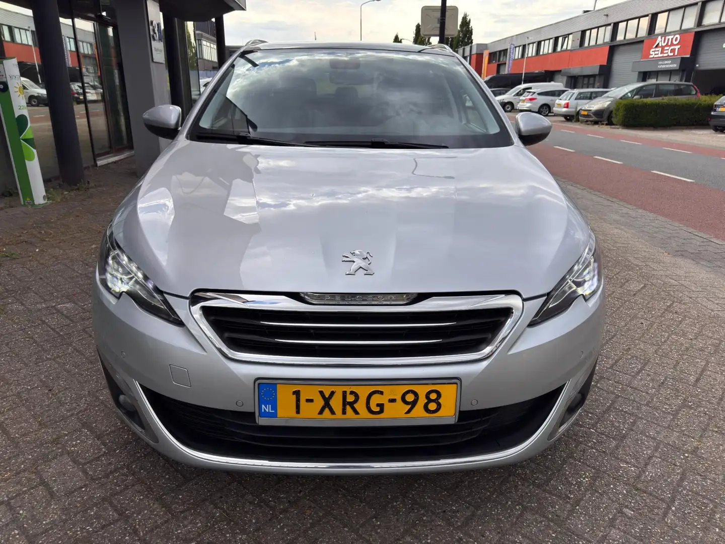 Peugeot 308 SW 1.2 e-THP Première / Pano'dak / Keyless / Xenon Grijs - 2