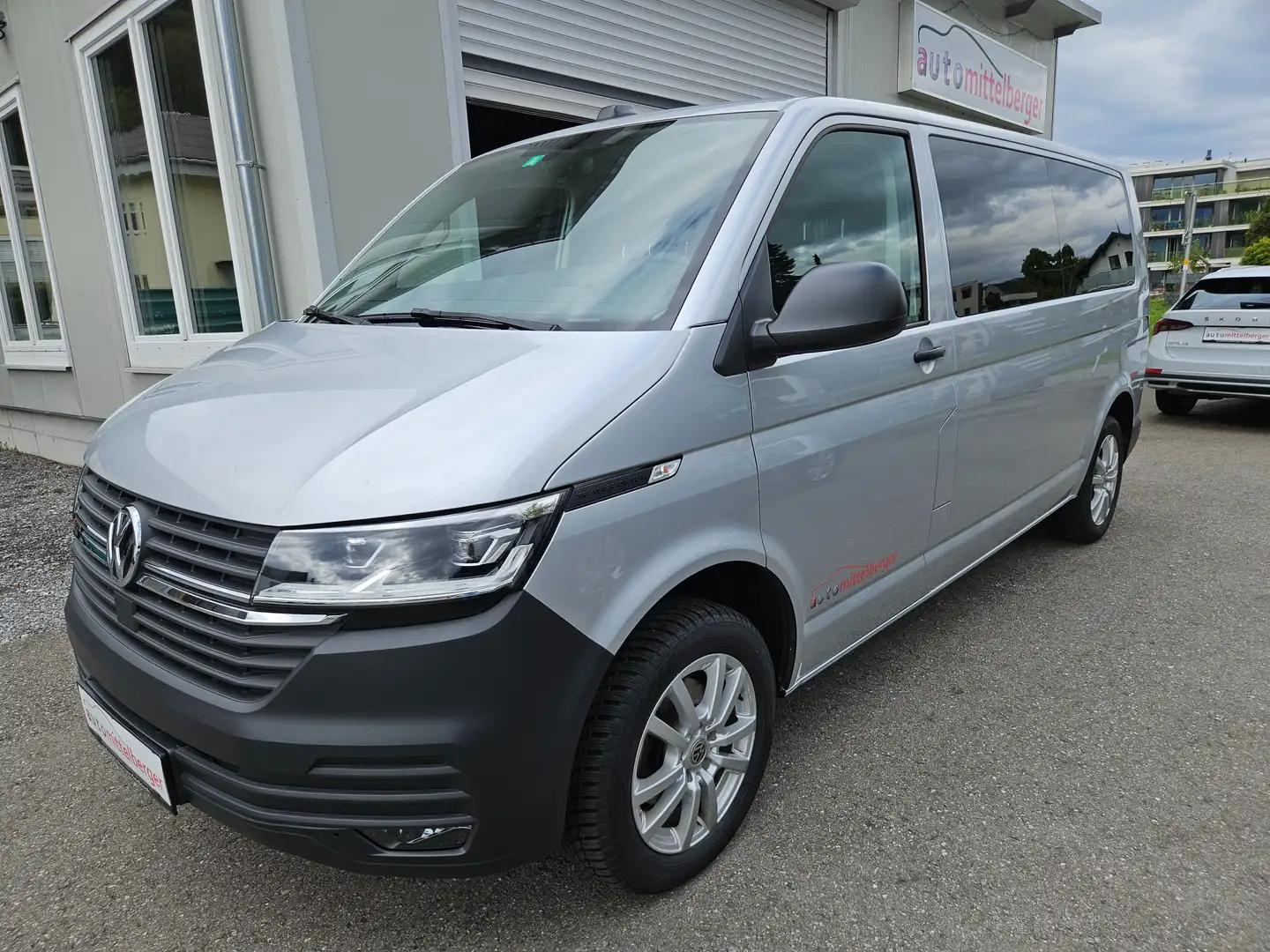 Volkswagen T6 Kombi LR TDI 4MOTION "LED, GRA, "Klima hinten & vorne" Silber - 1
