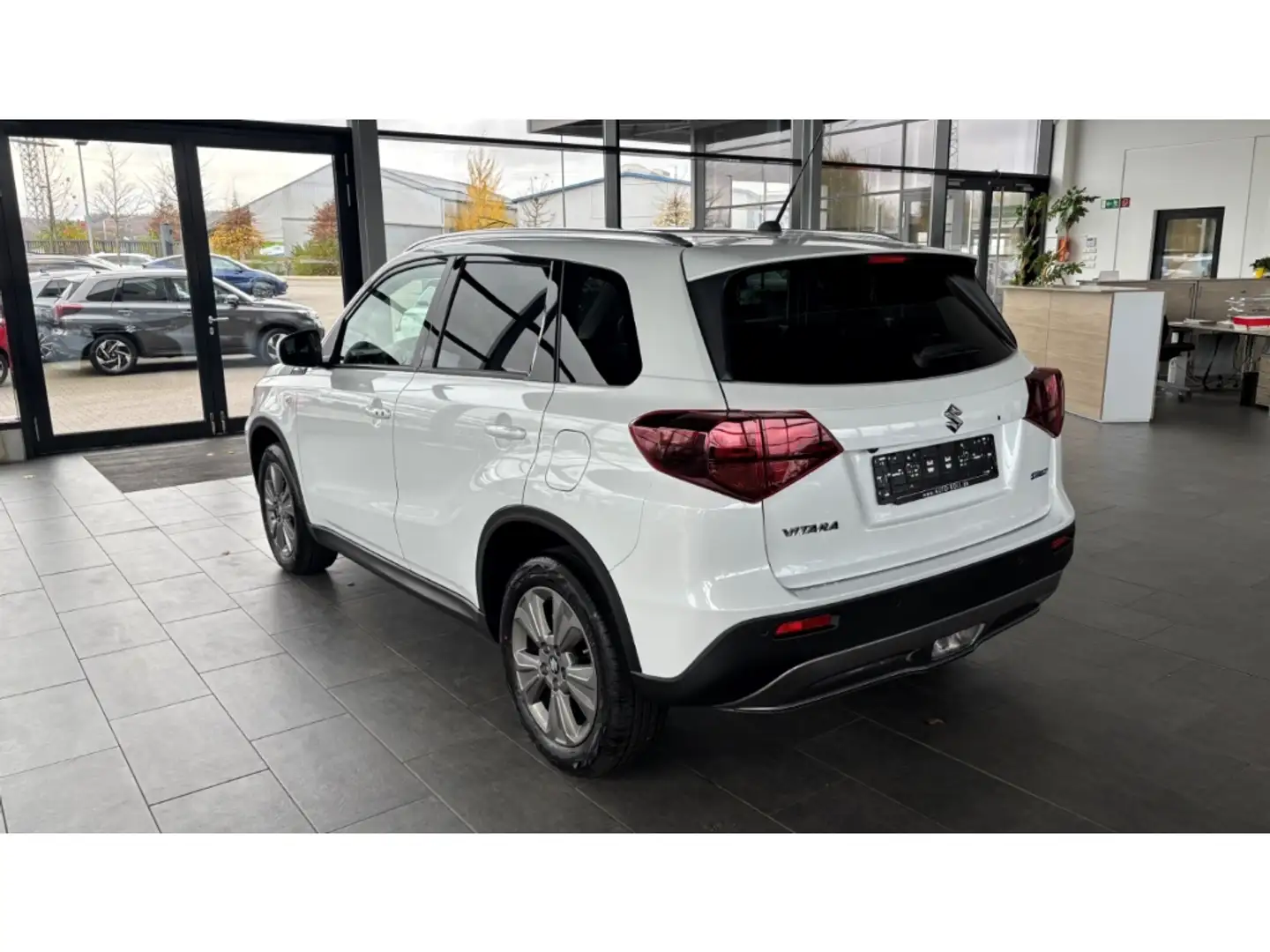 Suzuki Vitara 1.4 Comfort Facelift Navi LED Kamera ACC SitzHZG K Weiß - 2