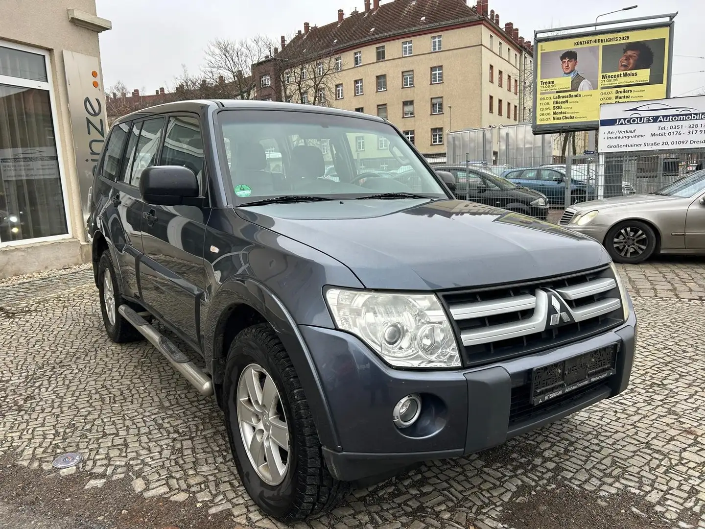 Mitsubishi Pajero 3.2 DI-D Invite (5-trg.) Grau - 2