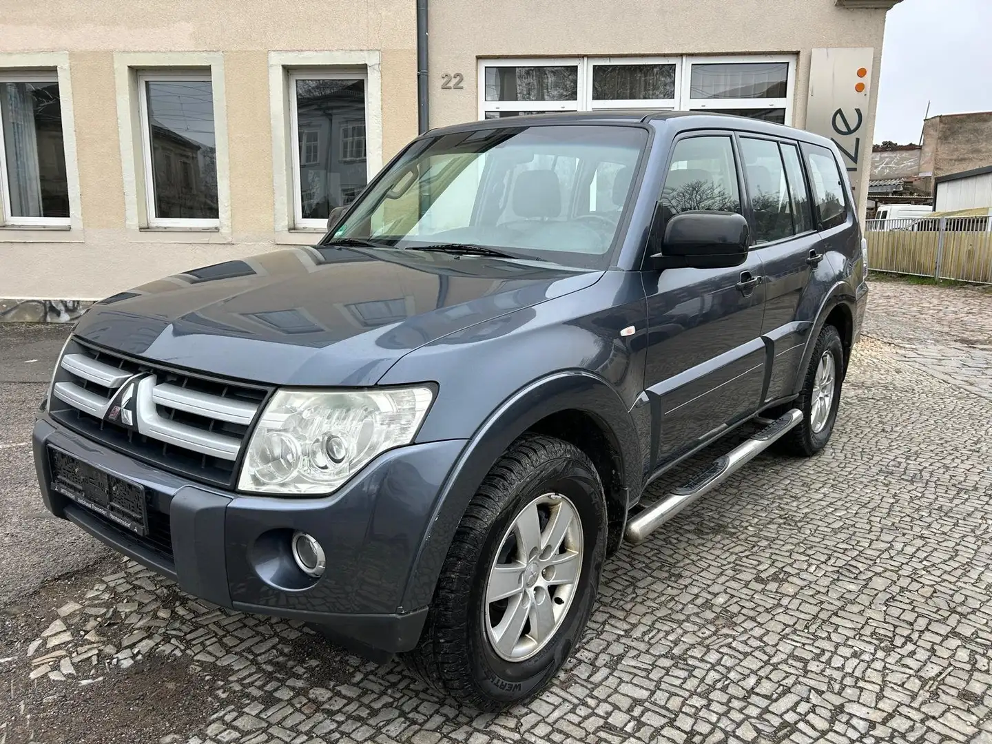 Mitsubishi Pajero 3.2 DI-D Invite (5-trg.) Grau - 1