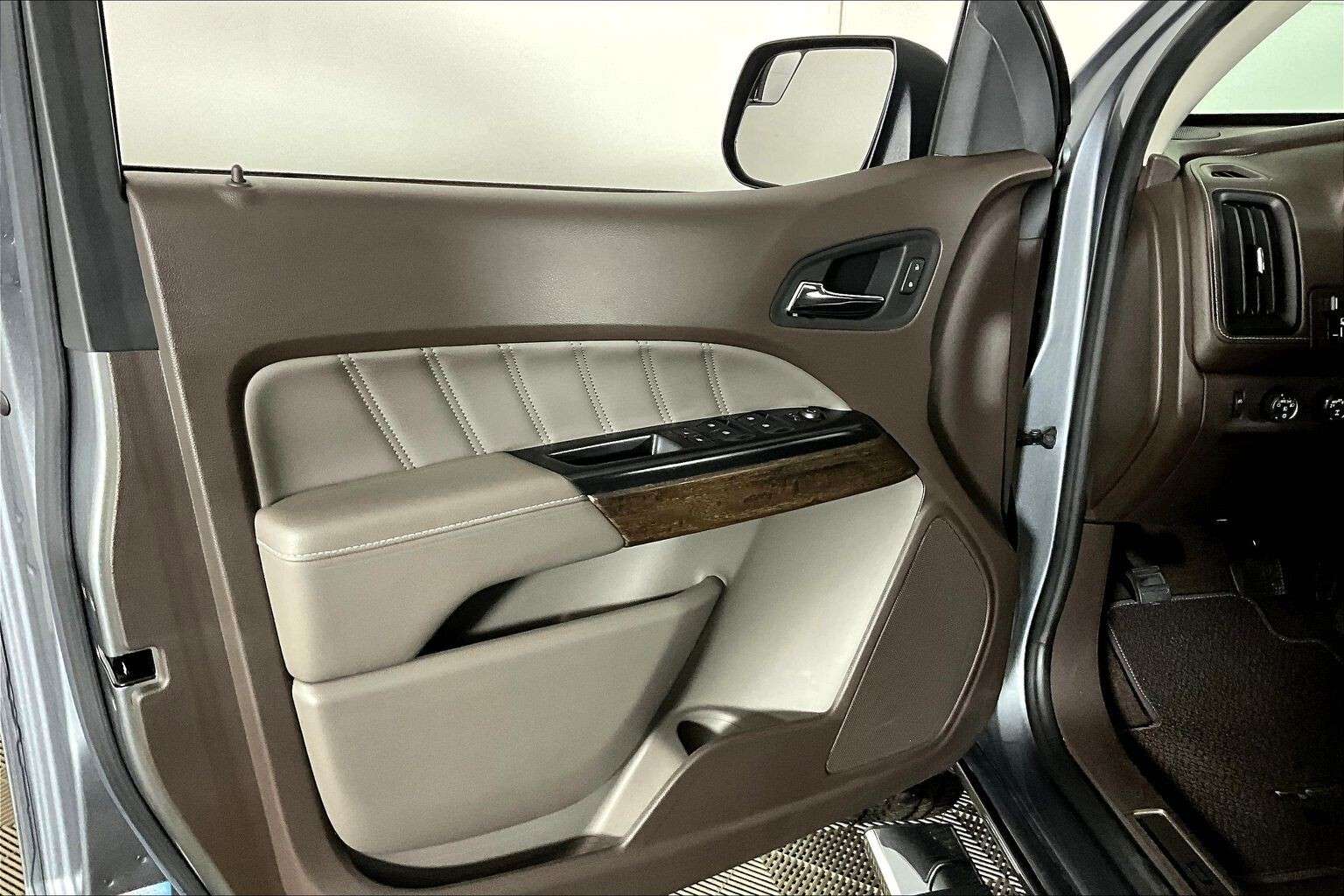 used 2022 GMC Canyon car, priced at $42,998