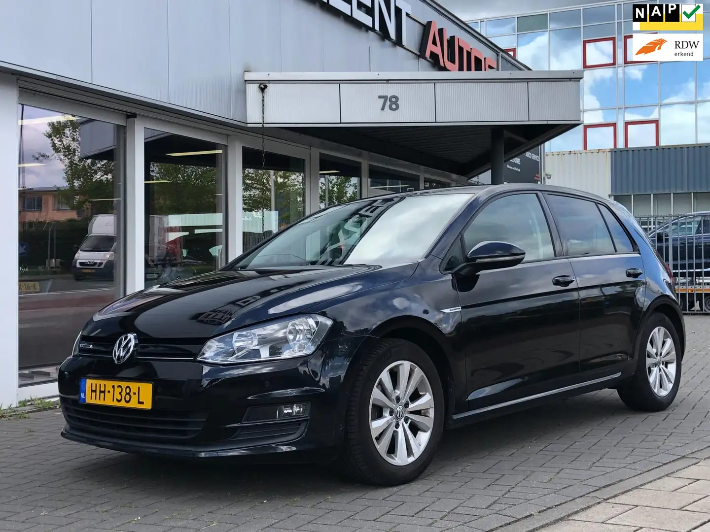 Volkswagen Golf 1.0 TSI Business Edition Connected Zwart - 1