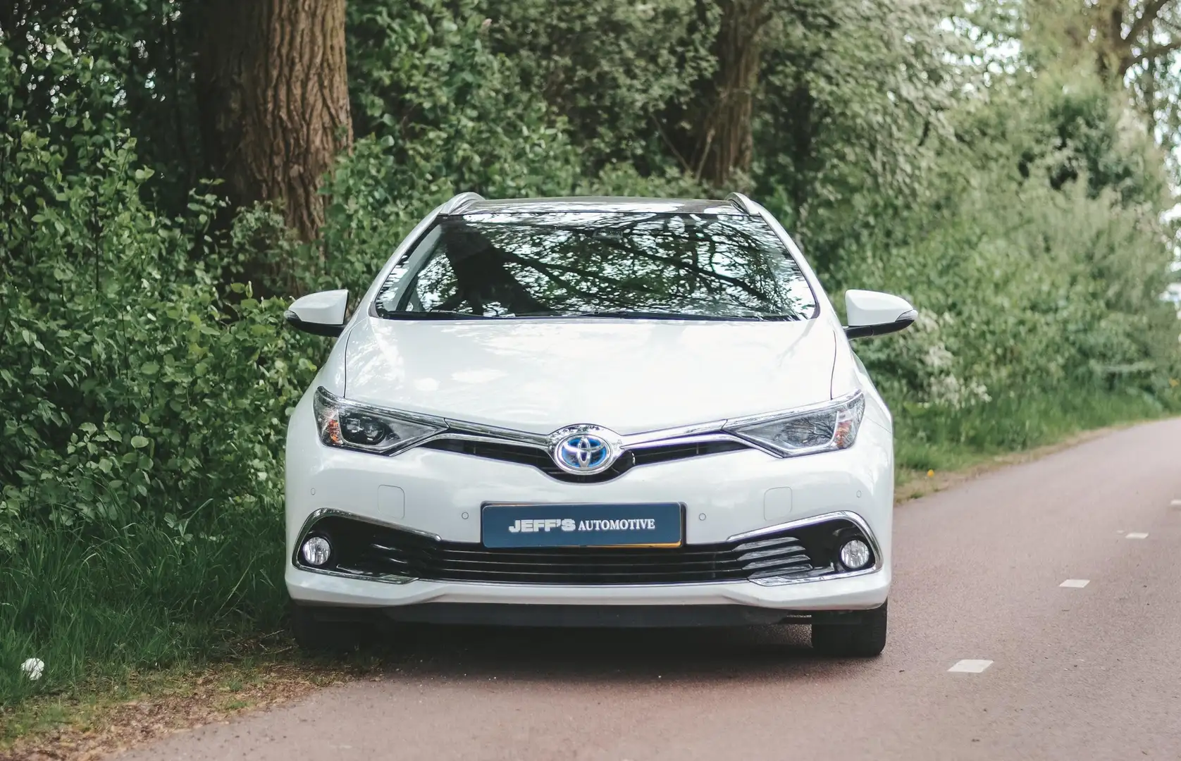 Toyota Auris Touring Sports 1.8 Hybrid Lease pro Blanc - 1